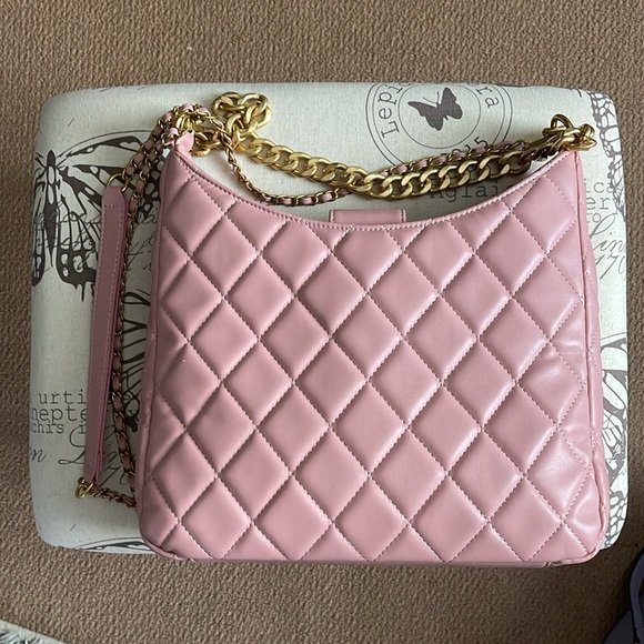 kick around bag I purchased at purse party - Picture 5 of 7